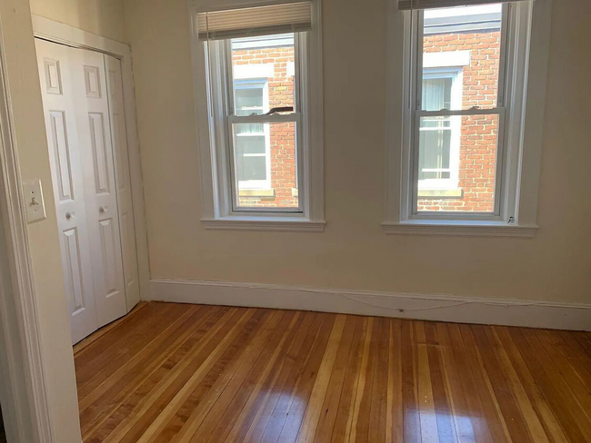 Building Photo - 15 Barrows St Unit 1 Rental