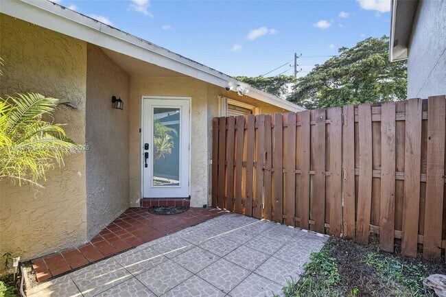 Photo - 581 Lakeside Cir