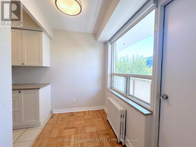 Photo - 565 Avenue Rd