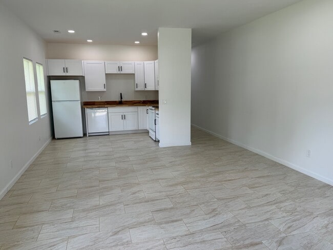 Photo - 2810 E 5th Ave