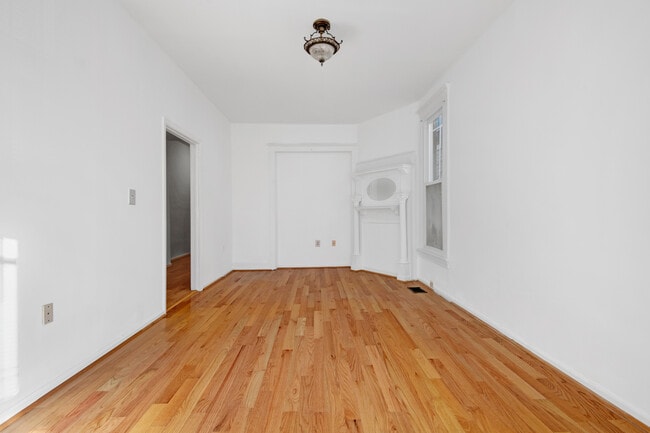 Photo - 739 Morton St NW