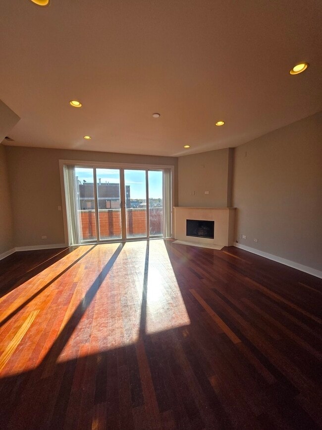 Photo - 2358 W School St