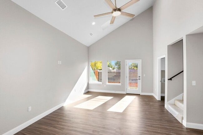 Photo - 7628 Woodford Ave