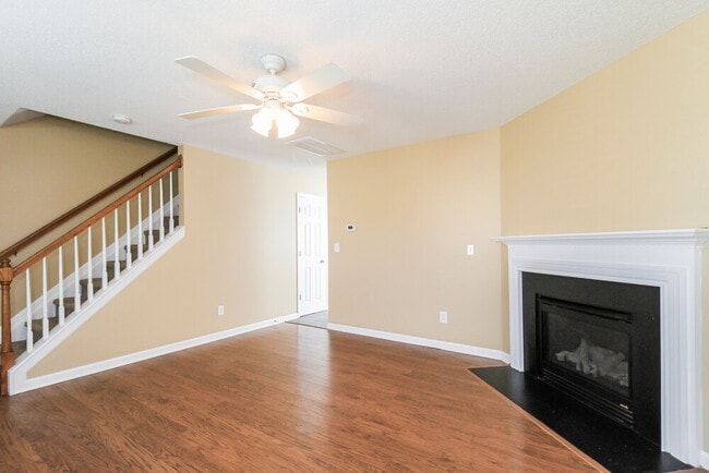Photo - 300 Creekview Dr