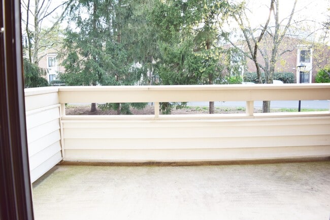 Photo - 9745 Lake Shore Dr