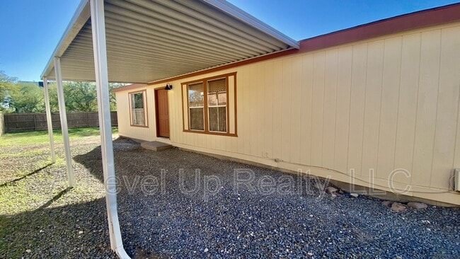 Building Photo - 307 W Lee St