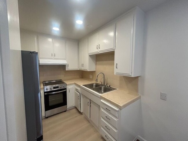 Building Photo - 346 N Louise St