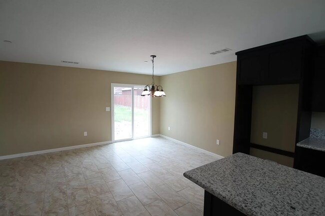 Photo - 909 Gladys Way