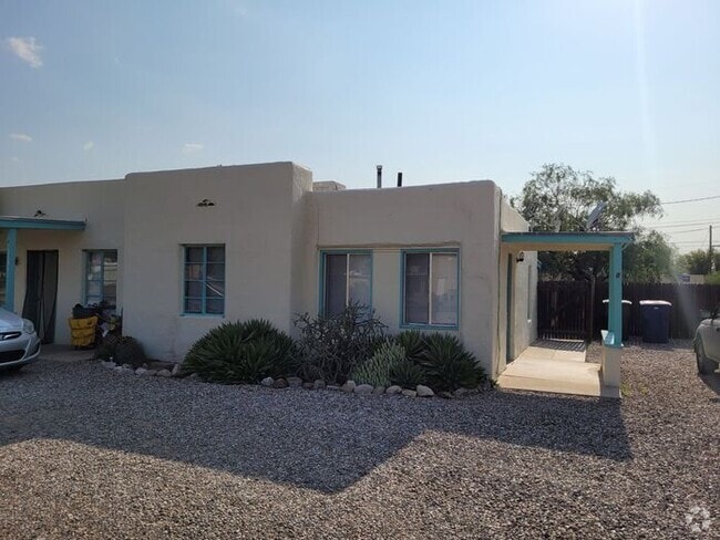 Building Photo - One Bedroom Central! Rental