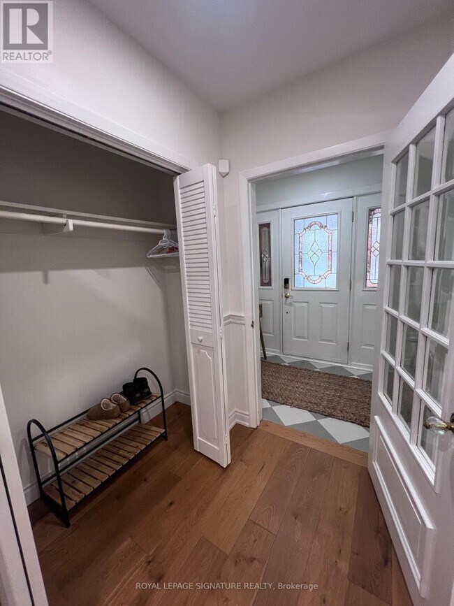 Photo - 195 Upper Canada Dr