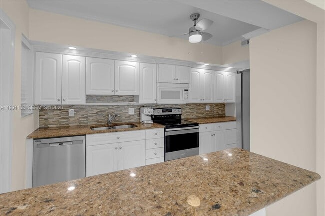 Photo - 462 Golden Isles Dr Unit 210