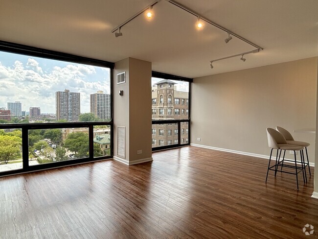 Building Photo - 4343 N Clarendon Ave Unit 901 Rental