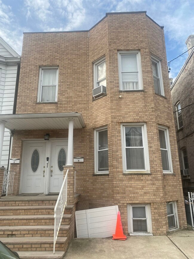 Building Photo - 122 W 20th St Rental