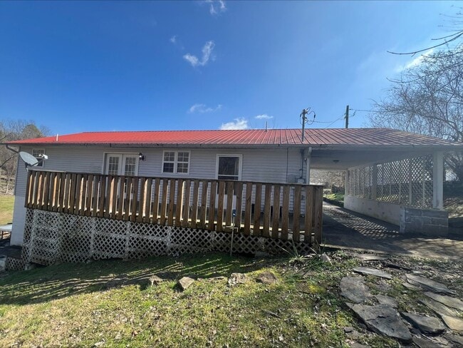 Photo - Spacious 3-Bedroom Home with Beautiful Views in Downtown Gainesboro