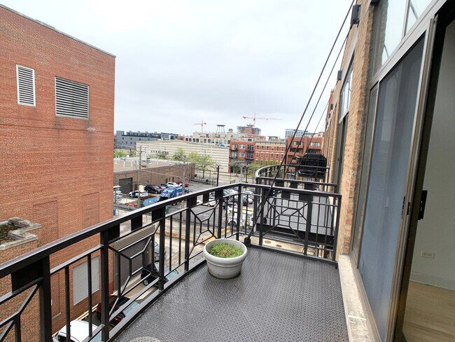 Photo - 1330 W Monroe St Unit 415