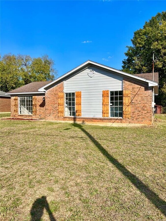 Freshly renovated 3-bedroom - Freshly renovated 3-bedroom