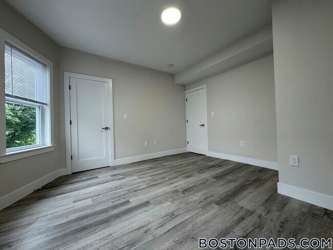 Photo - 10 Cawfield St Unit 3