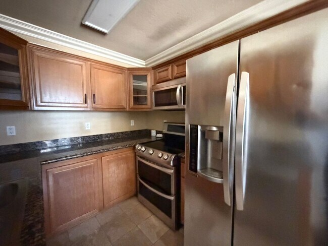 Photo - 1450 Iris Ave