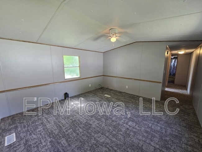 Photo - 700 W Ridgeway Ave