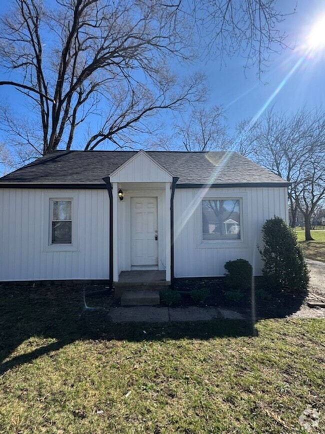 Building Photo - 3-bedroom, 1-bath house in Muncie