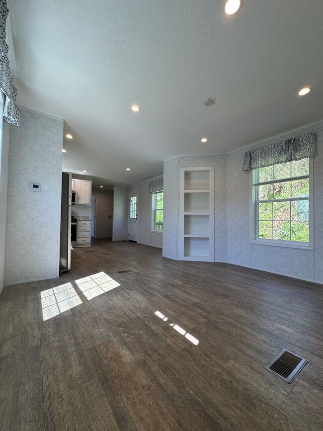 Photo - 465 Royal Manor Rd