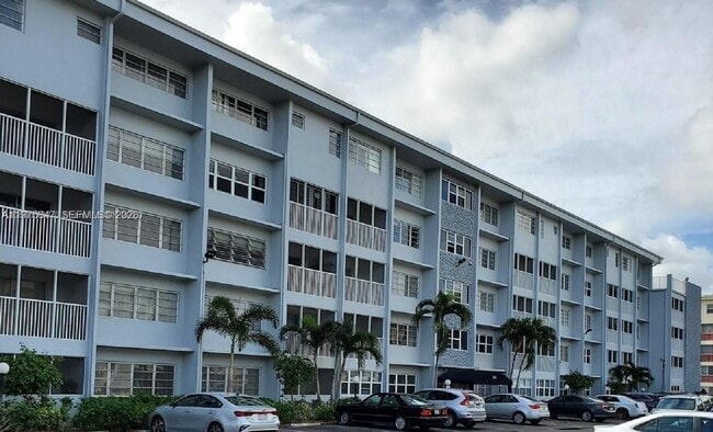 Photo - 329 SE 3rd St Unit 305S