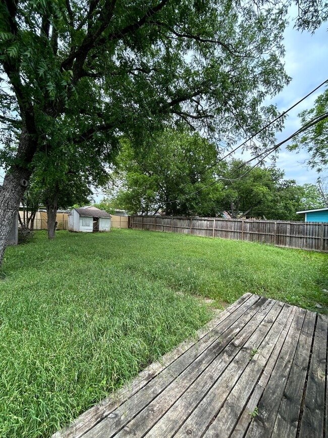 Photo - 2 bed 1 bath house for rent