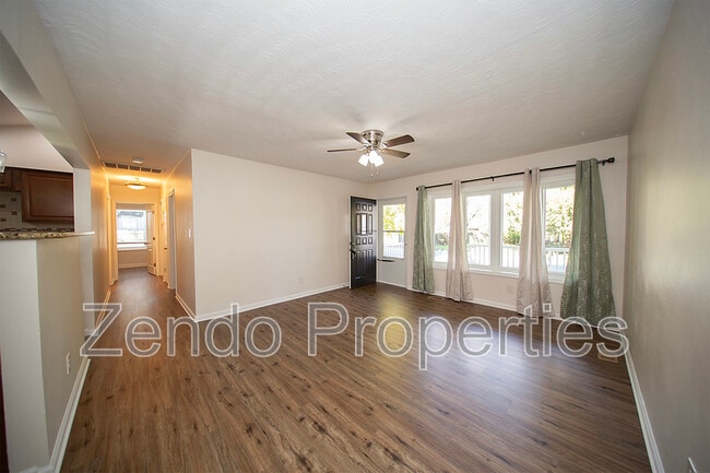 Photo - 4821 Vick St