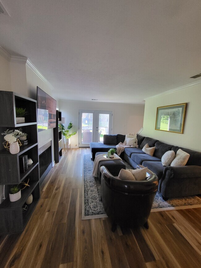 Photo - 821 Selwyn Oaks Ct