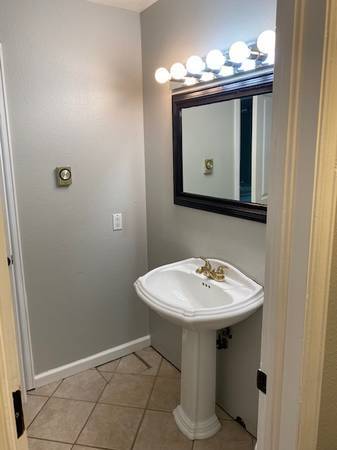 Bathroom - 5213 Griffith Dr