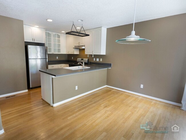 Building Photo - West Linn Single Family 3 Bd/2.5 Bth w/ Basement/Bonus Room.