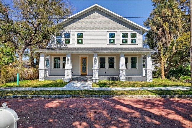 Building Photo - 204 E Adalee St