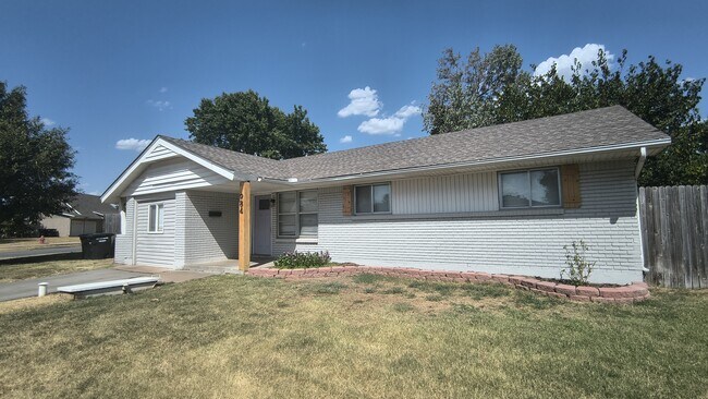 Photo - 984 NW 5th St