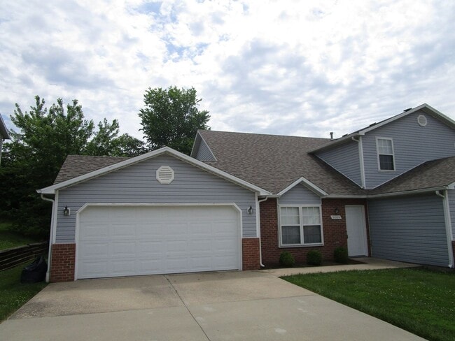 Building Photo - 5004-5006-5006 Betty Jean Way Unit 5004 Betty Jean Way