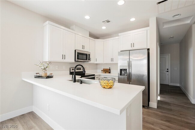 Photo - 5240 Denning St