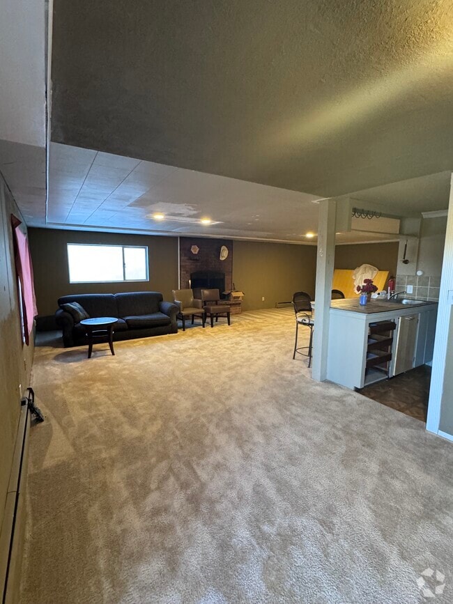 Building Photo - 10248 33rd Ave SW Unit Basement Apt
