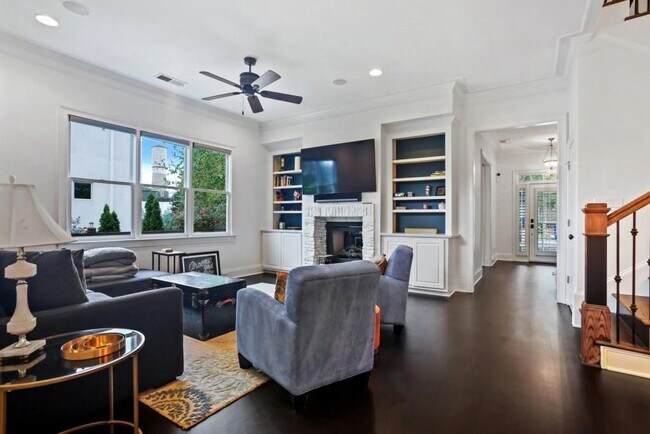 Photo - 175 Sampson St NE