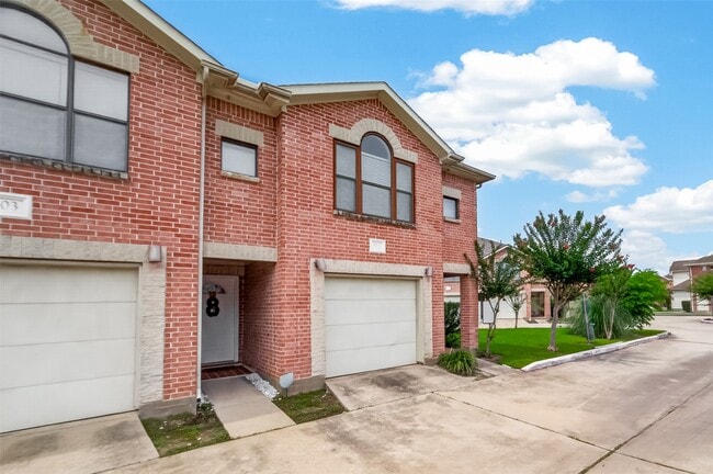 Photo - 5941 S Loop E Unit 104