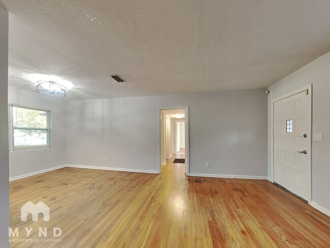 Photo - 809 Woodside Ave