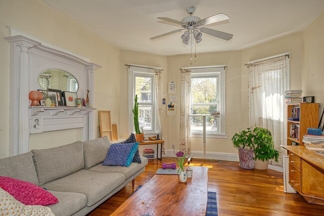 Photo - 387 Huron Ave Unit 1