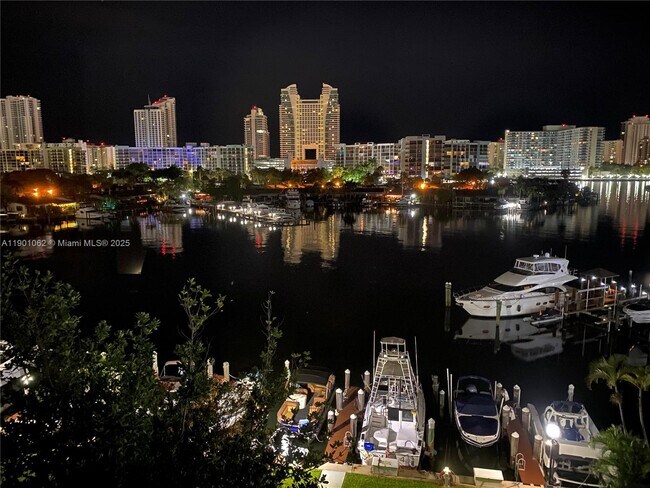 Photo - 500 Three Islands Boulevard Unidad 227