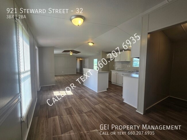 Photo - 921 Steward St