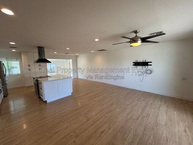 Photo - 8631 E Jackrabbit Rd