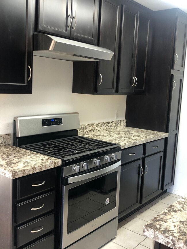 Thomasville slow-close cabinets - 1033 Pearl St Unit B