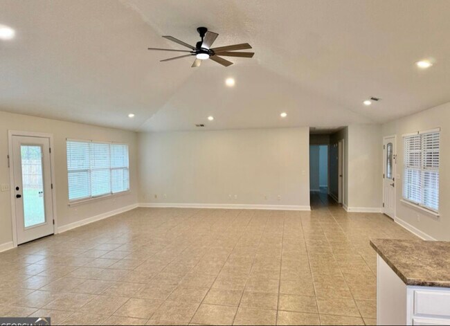 Photo - 206 Willow Dr