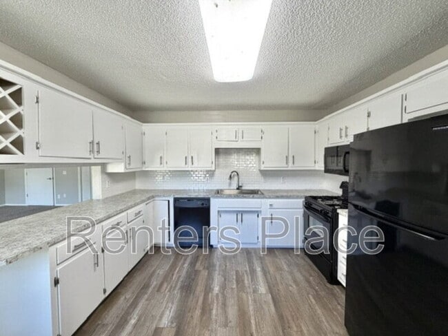 Photo - 313 N Cedar St