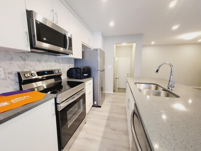 Photo - 990 Stillwater Blvd NW