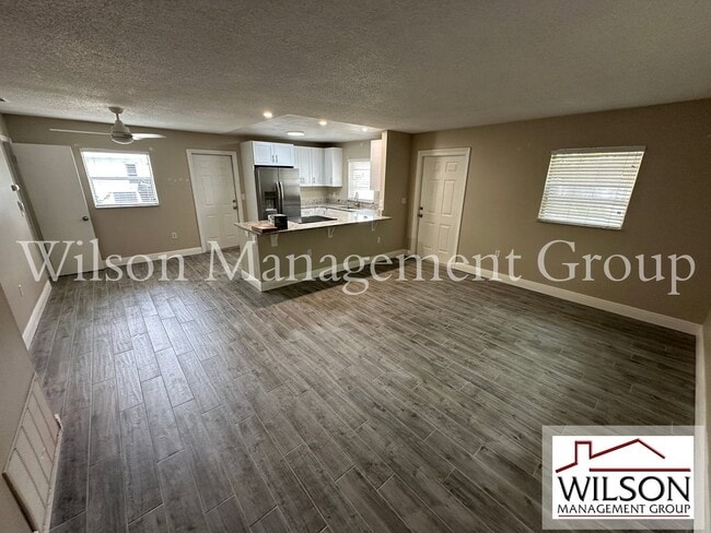 Photo - 643 David St