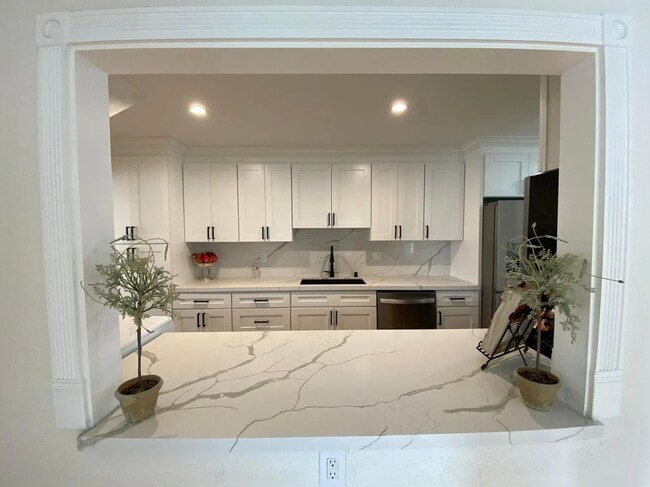 Photo - 2937 W Carson St