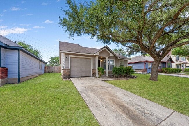 Charming 3-Bed Home with Fenced Yard & Garage in San Antonio – Modern Comfort, Prime Value